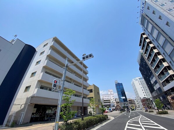 マンション西駅前の物件外観写真